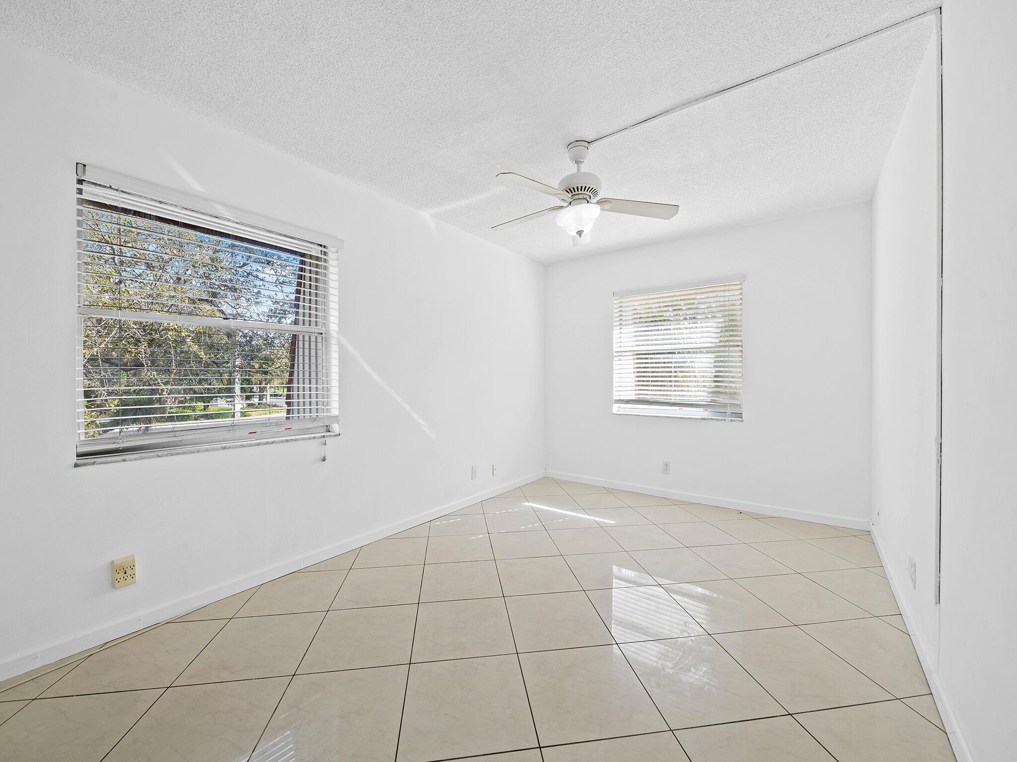 Listing photo 5 for 1  Jacaranda Country Club Drive Unit#202, Plantation, FL, 33324
