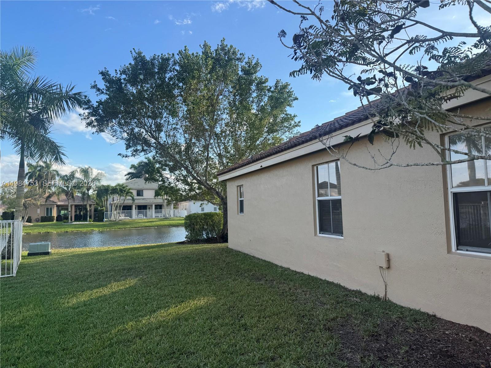 Listing photo 4 for 1918 Andromeda Ln Unit#1918, Weston, FL, 33327