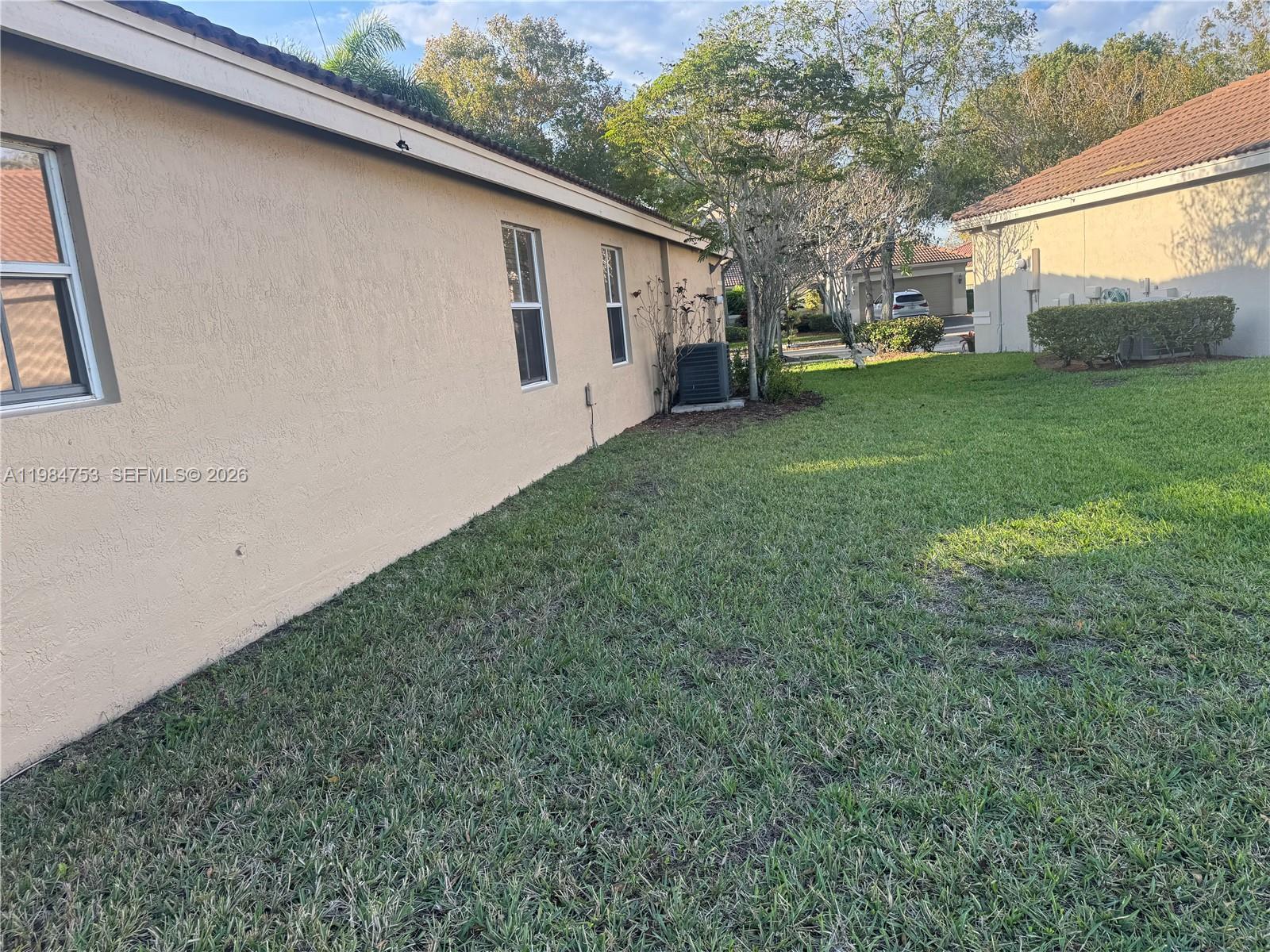 Listing photo 5 for 1918 Andromeda Ln Unit#1918, Weston, FL, 33327