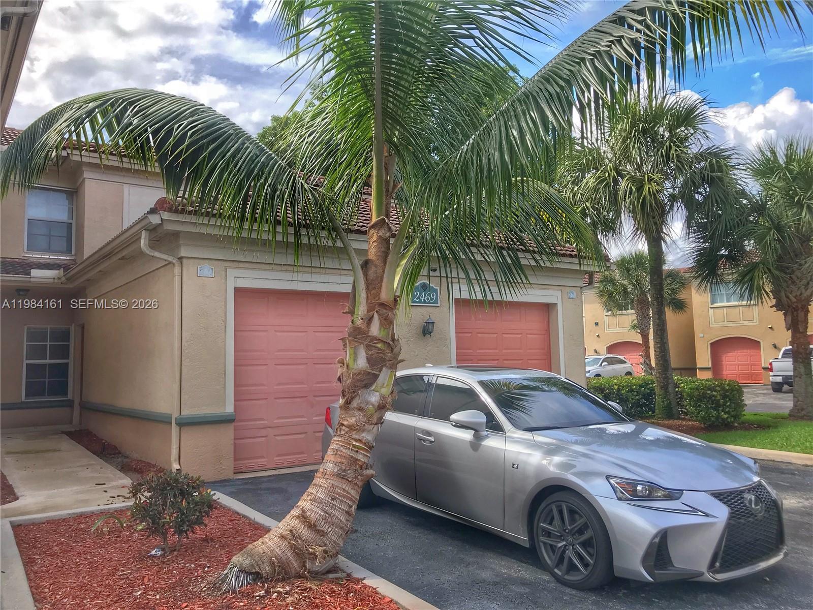 Listing photo 3 for 2469 Centergate Dr Unit#204, Miramar, FL, 33025