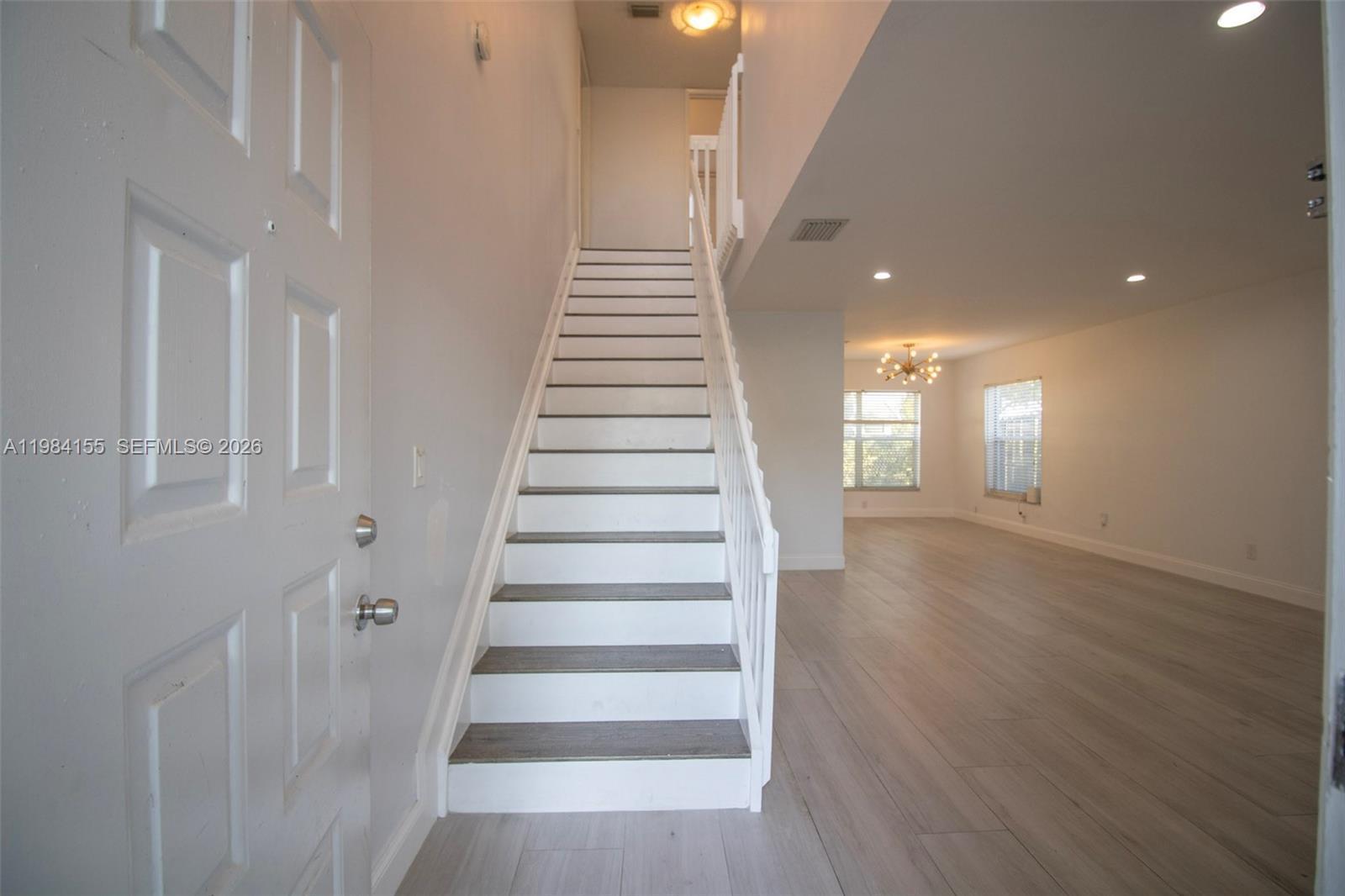 Listing photo 3 for 4844 Grapevine Way, Davie, FL, 33331
