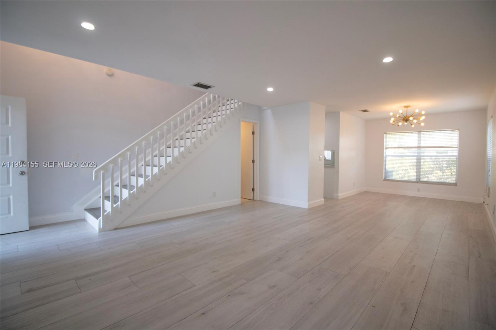 Listing photo 5 for 4844 Grapevine Way, Davie, FL, 33331