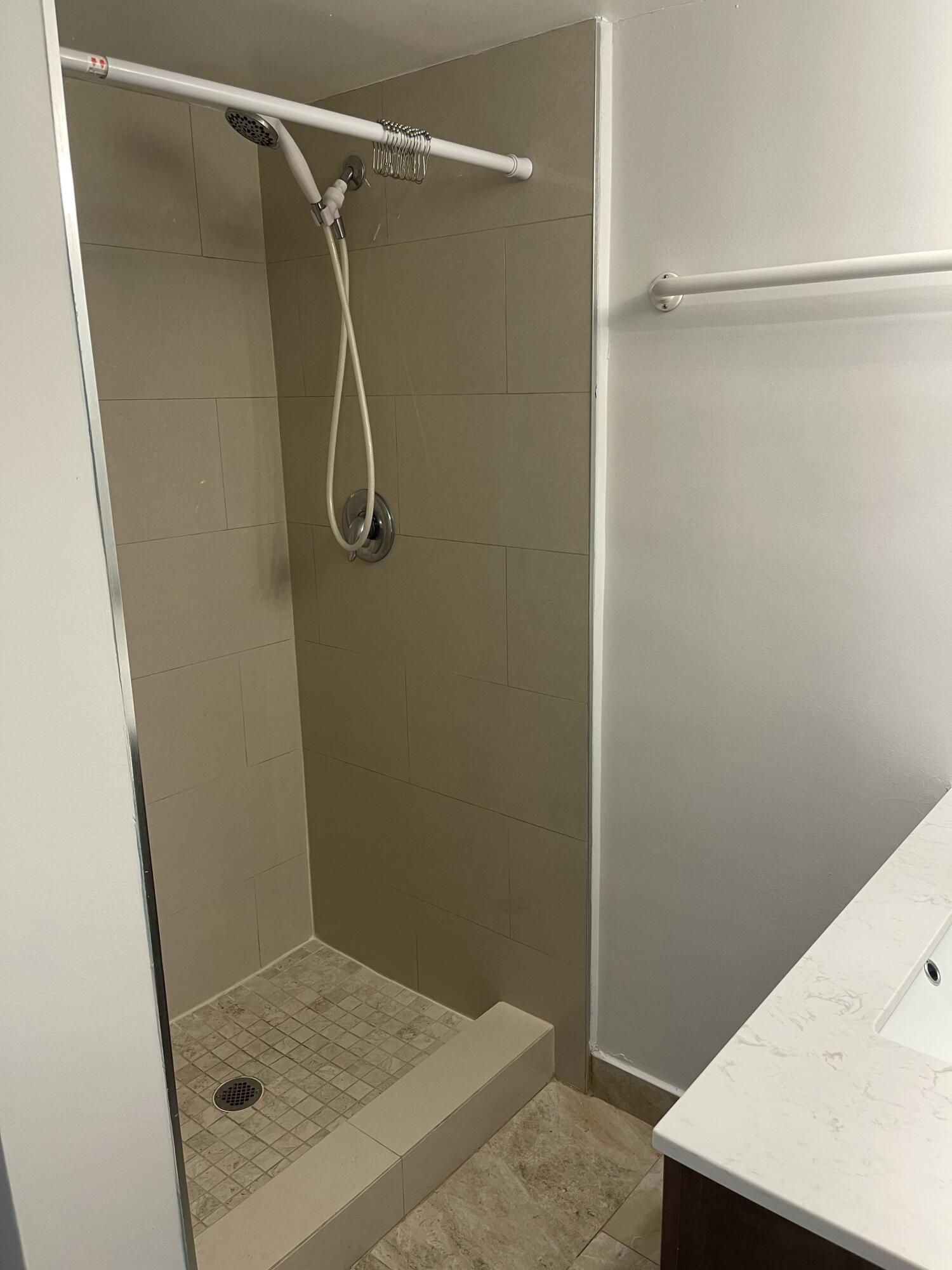 Listing photo 2 for 7173 Orange Drive Unit#216b, Davie, FL, 33314