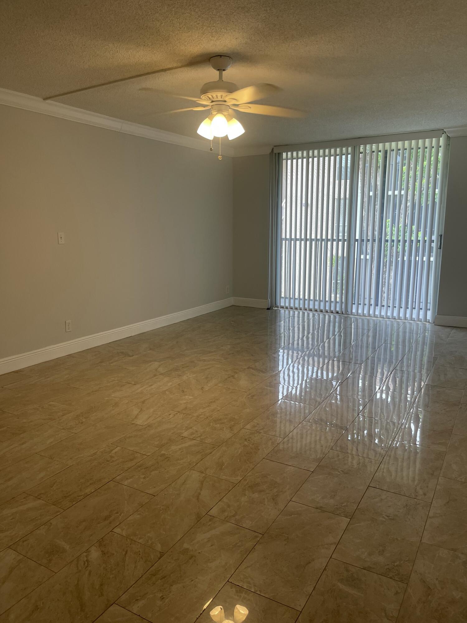 Listing photo 3 for 7173 Orange Drive Unit#216b, Davie, FL, 33314