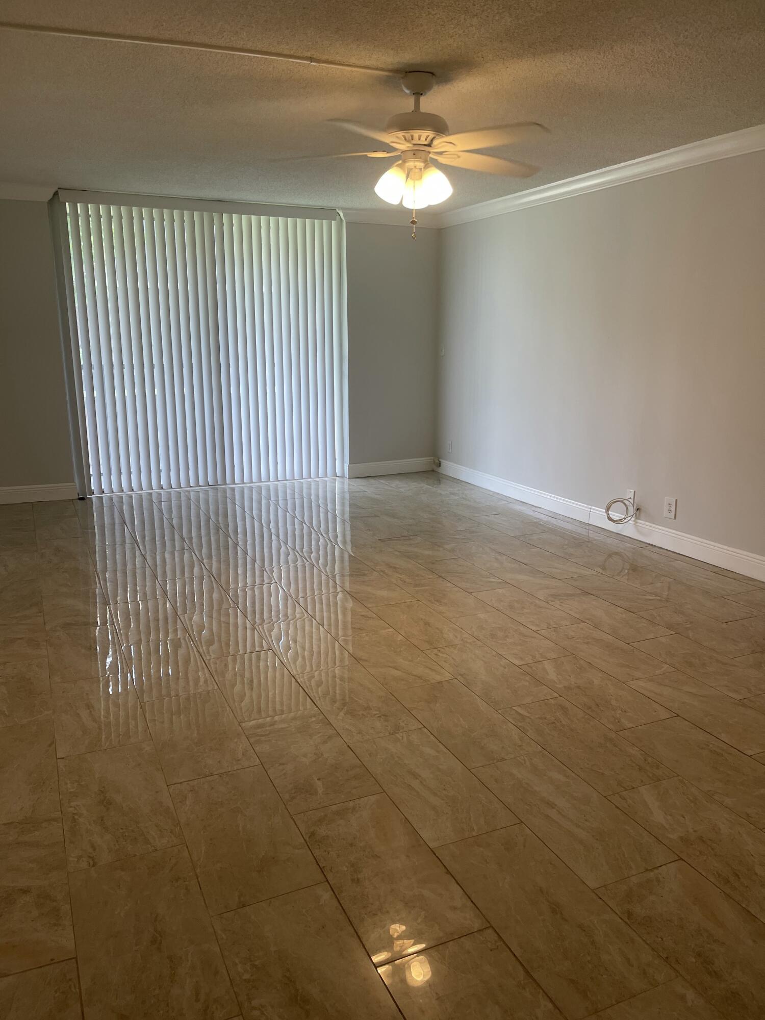 Listing photo 4 for 7173 Orange Drive Unit#216b, Davie, FL, 33314