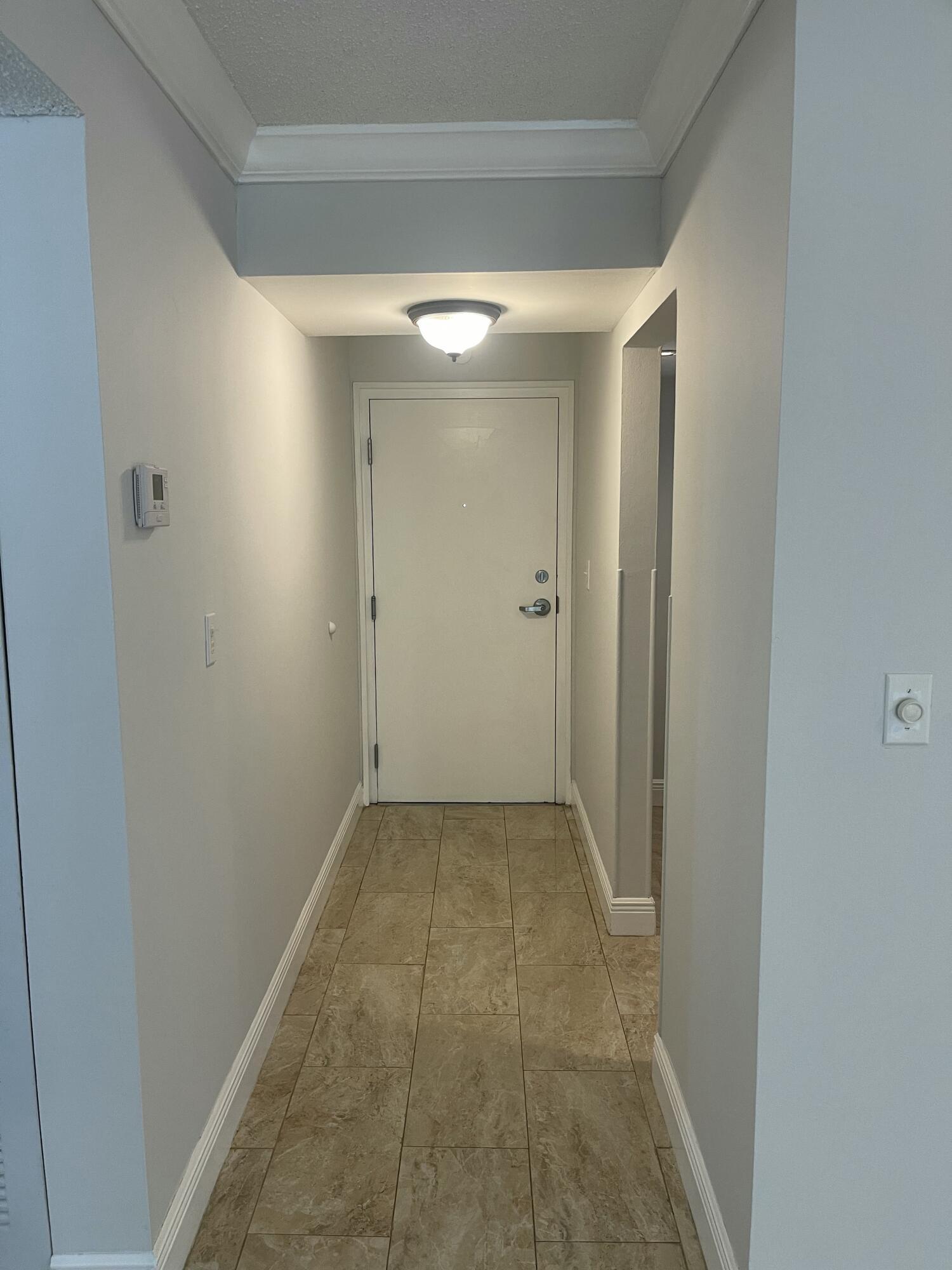 Listing photo 6 for 7173 Orange Drive Unit#216b, Davie, FL, 33314
