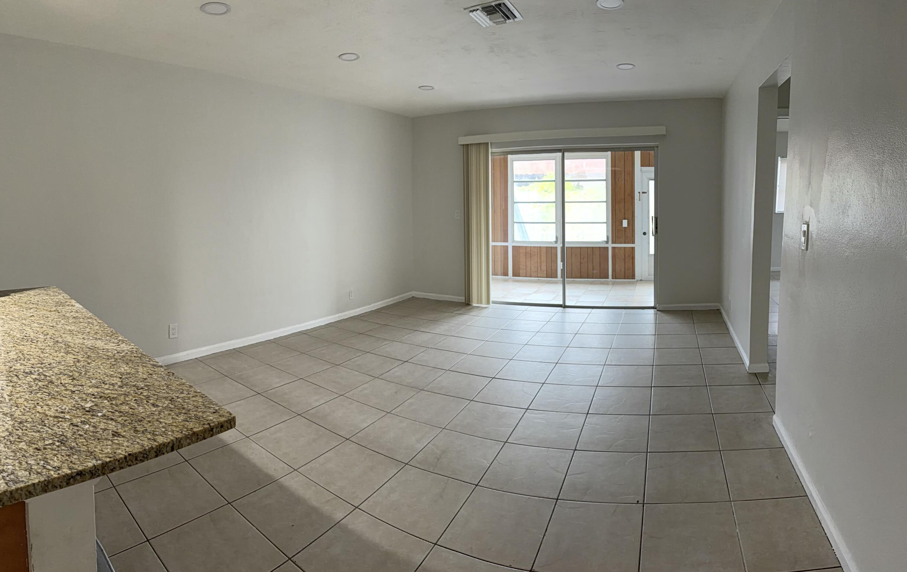 Listing photo 4 for 7801 NW 70th Court, Tamarac, FL, 33321