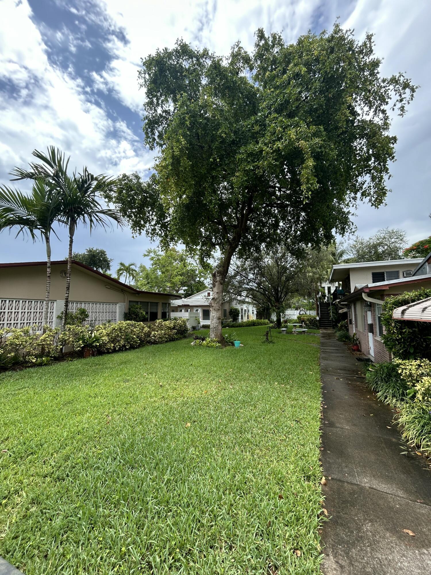 Listing photo 2 for 710 SE 16th Street Unit#A, Fort Lauderdale, FL, 33316