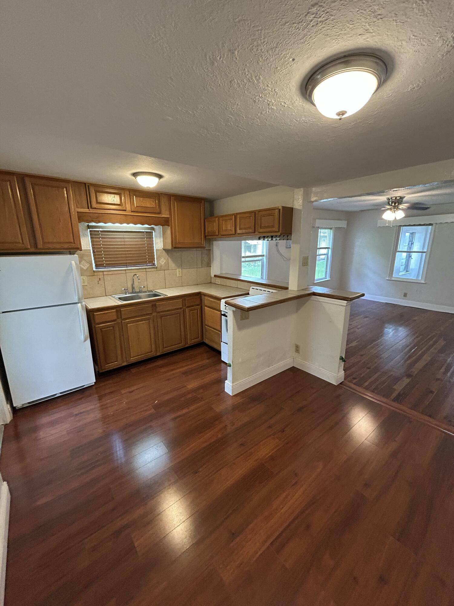 Listing photo 4 for 710 SE 16th Street Unit#A, Fort Lauderdale, FL, 33316