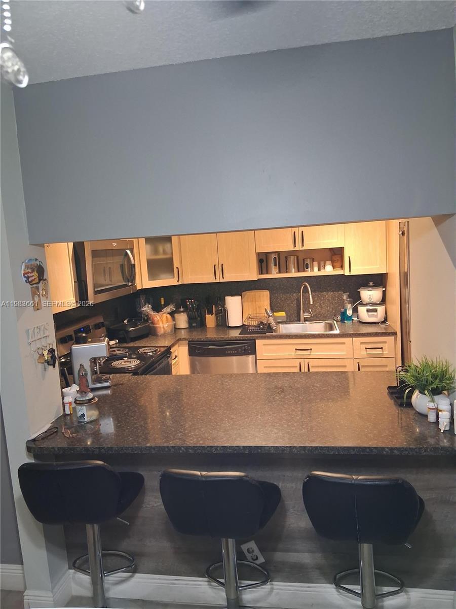 Listing photo 2 for 9450 Live Oak Pl Unit#408, Davie, FL, 33324