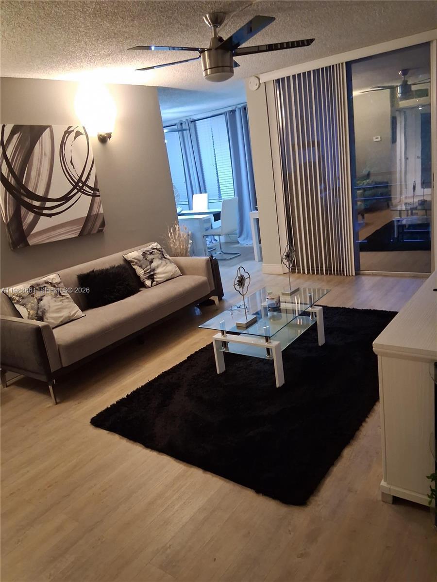 Listing photo 3 for 9450 Live Oak Pl Unit#408, Davie, FL, 33324