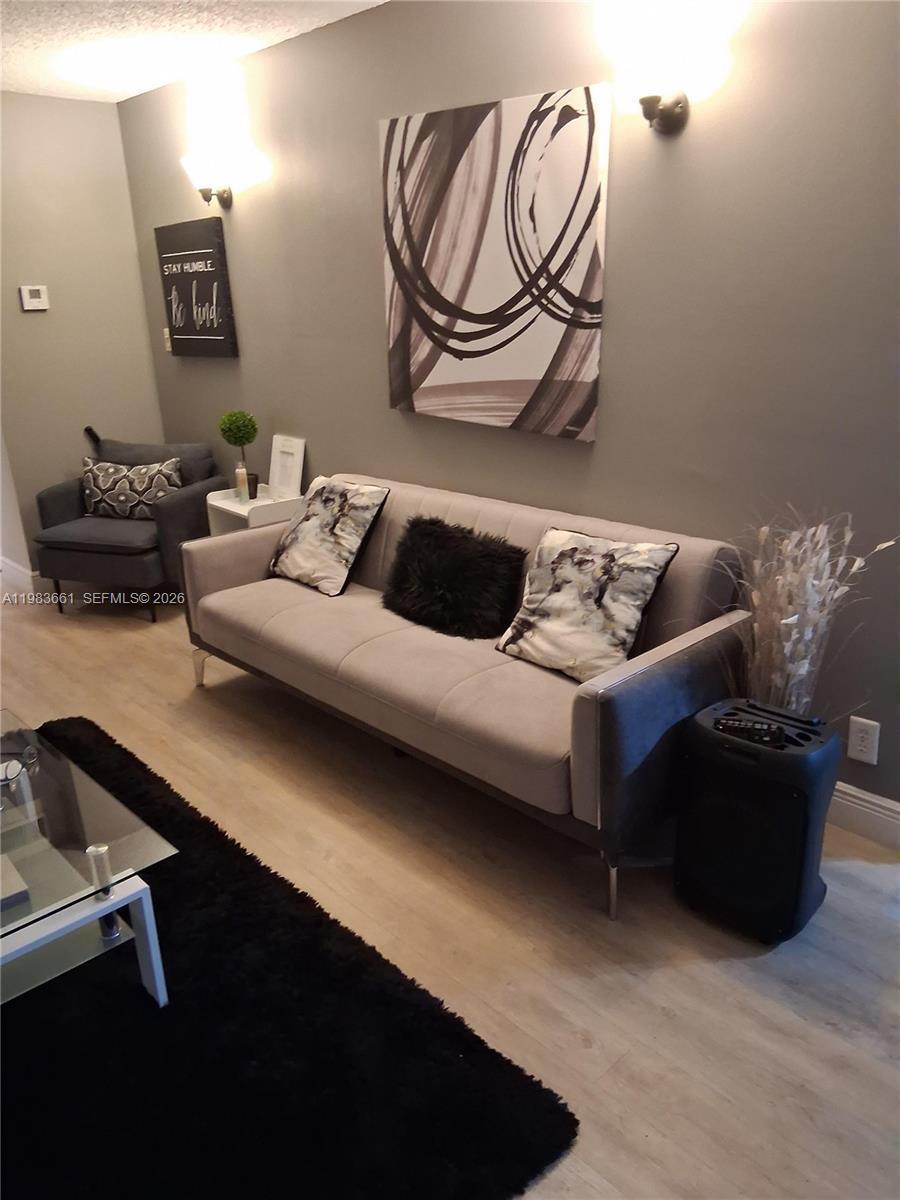 Listing photo 4 for 9450 Live Oak Pl Unit#408, Davie, FL, 33324