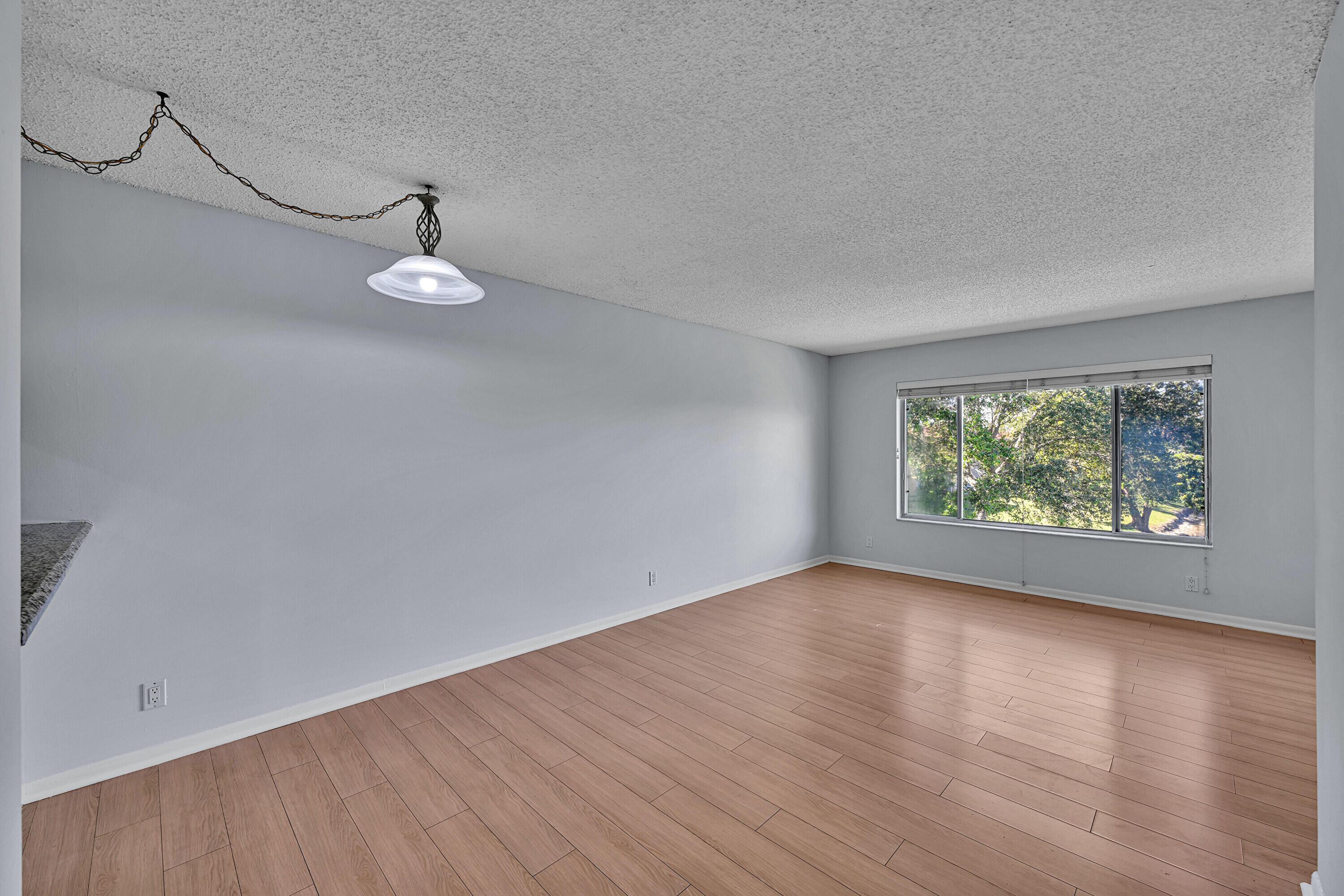 Listing photo 5 for 906 Twin Lakes Drive Unit#8-j, Coral Springs, FL, 33071