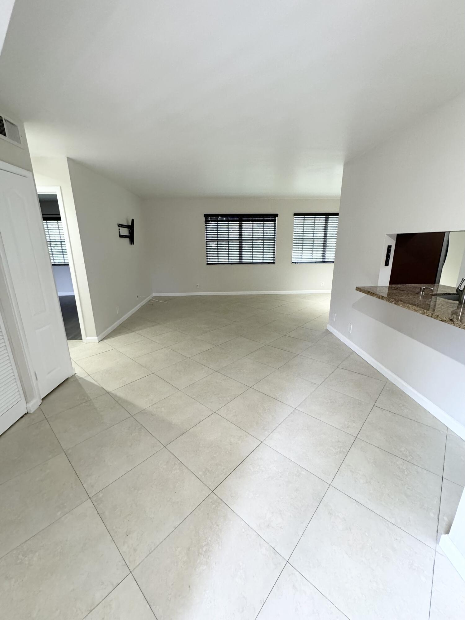 Listing photo 3 for 8886 SW 3rd Street Unit#203, Pembroke Pines, FL, 33025