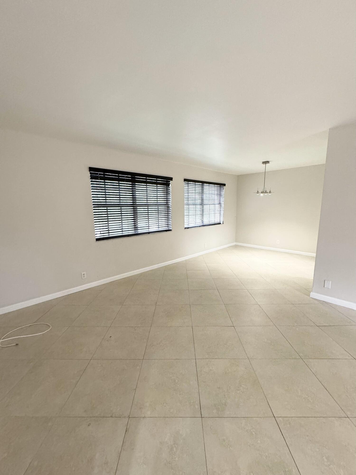 Listing photo 4 for 8886 SW 3rd Street Unit#203, Pembroke Pines, FL, 33025
