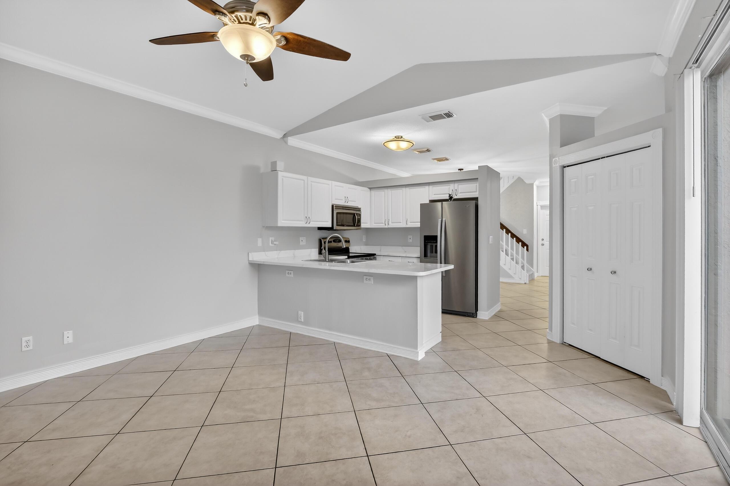 Listing photo 2 for 7524 NW 1st Place, Plantation, FL, 33317