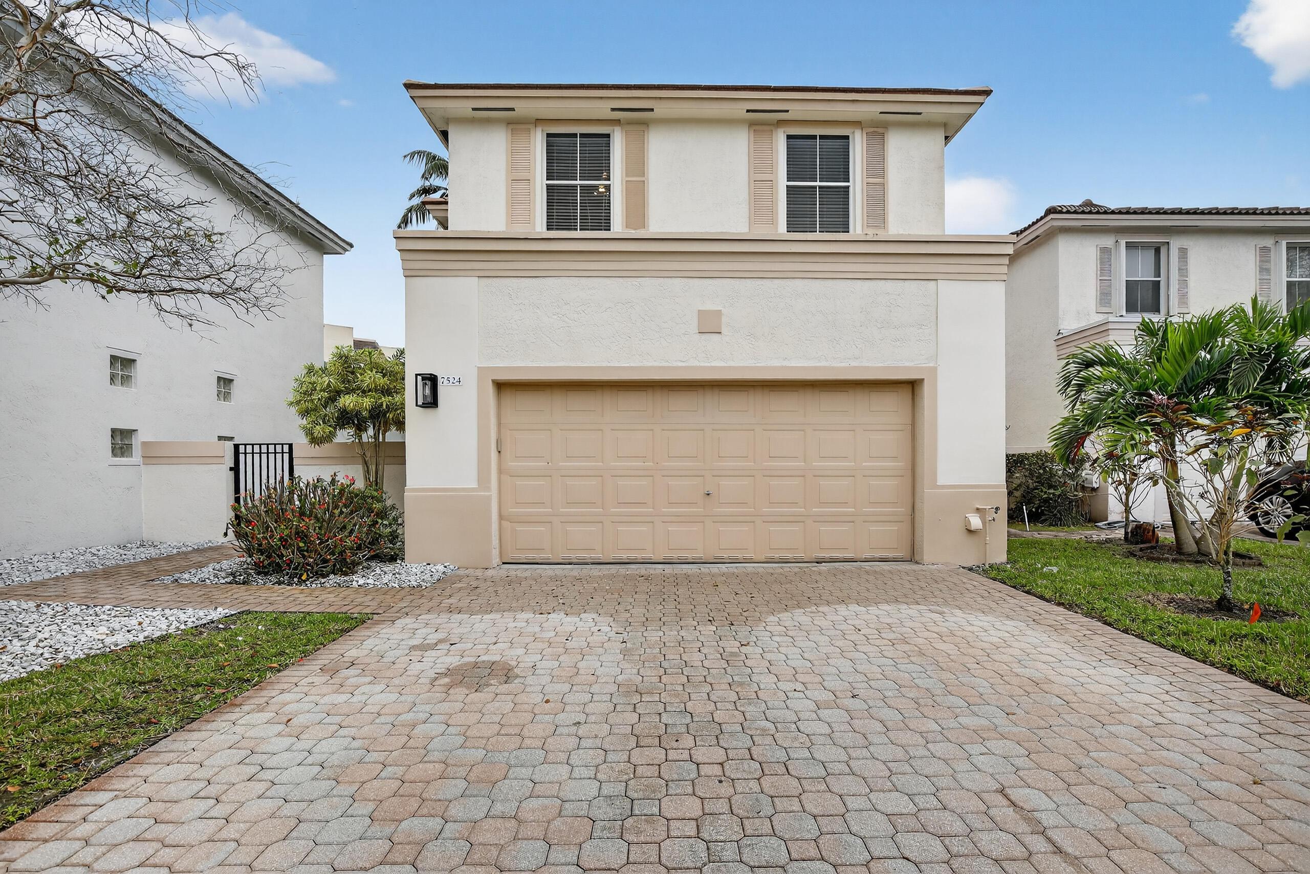 Listing photo 3 for 7524 NW 1st Place, Plantation, FL, 33317