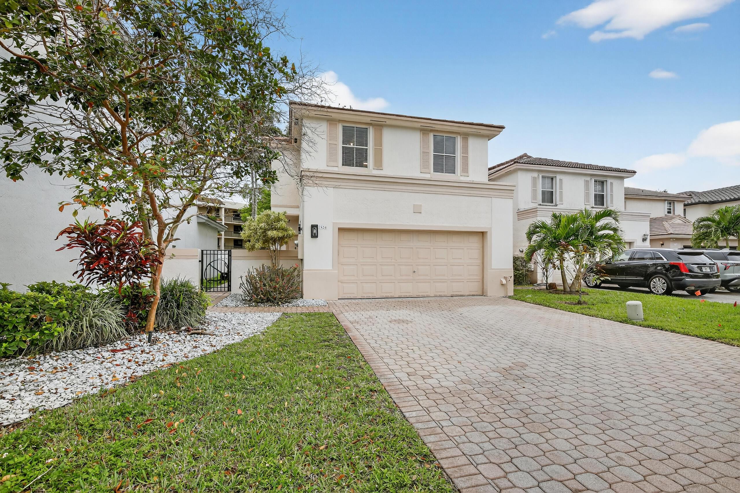 Listing photo 4 for 7524 NW 1st Place, Plantation, FL, 33317