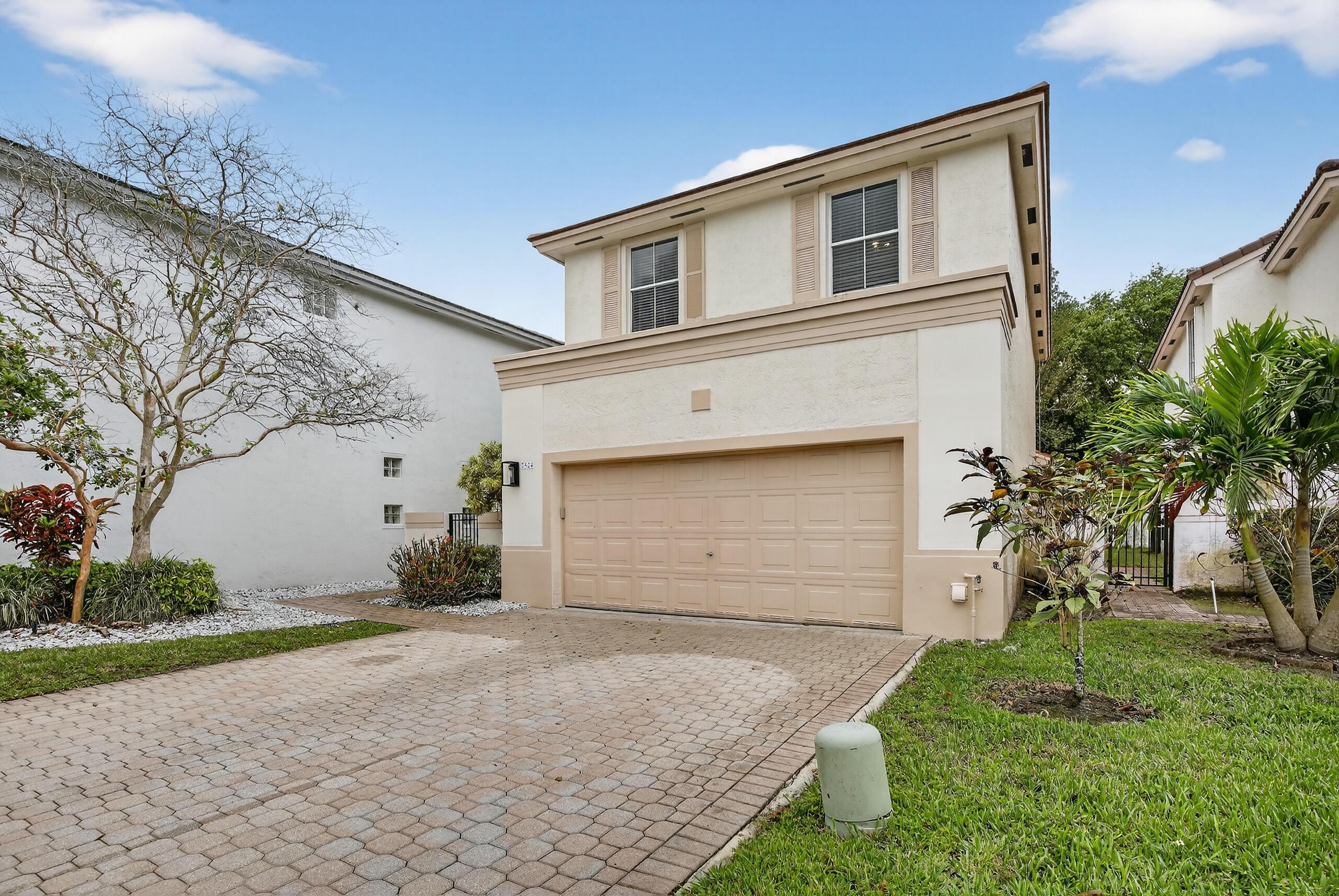 Listing photo 5 for 7524 NW 1st Place, Plantation, FL, 33317