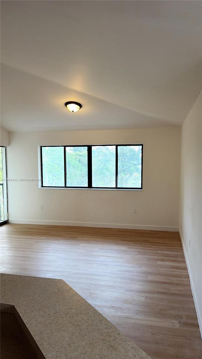 Listing photo 2 for 2445 SW 18th Ter Unit#124, Fort Lauderdale, FL, 33315