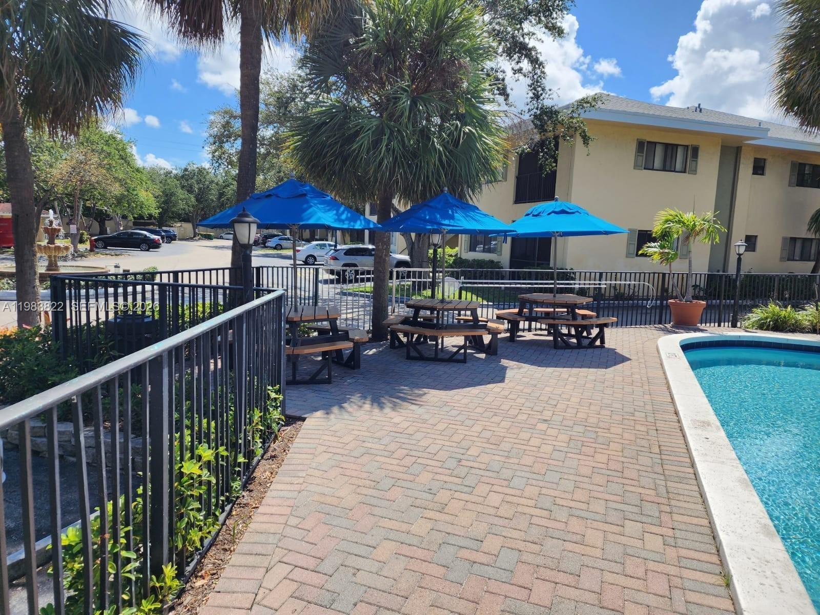 Listing photo 4 for 2445 SW 18th Ter Unit#124, Fort Lauderdale, FL, 33315