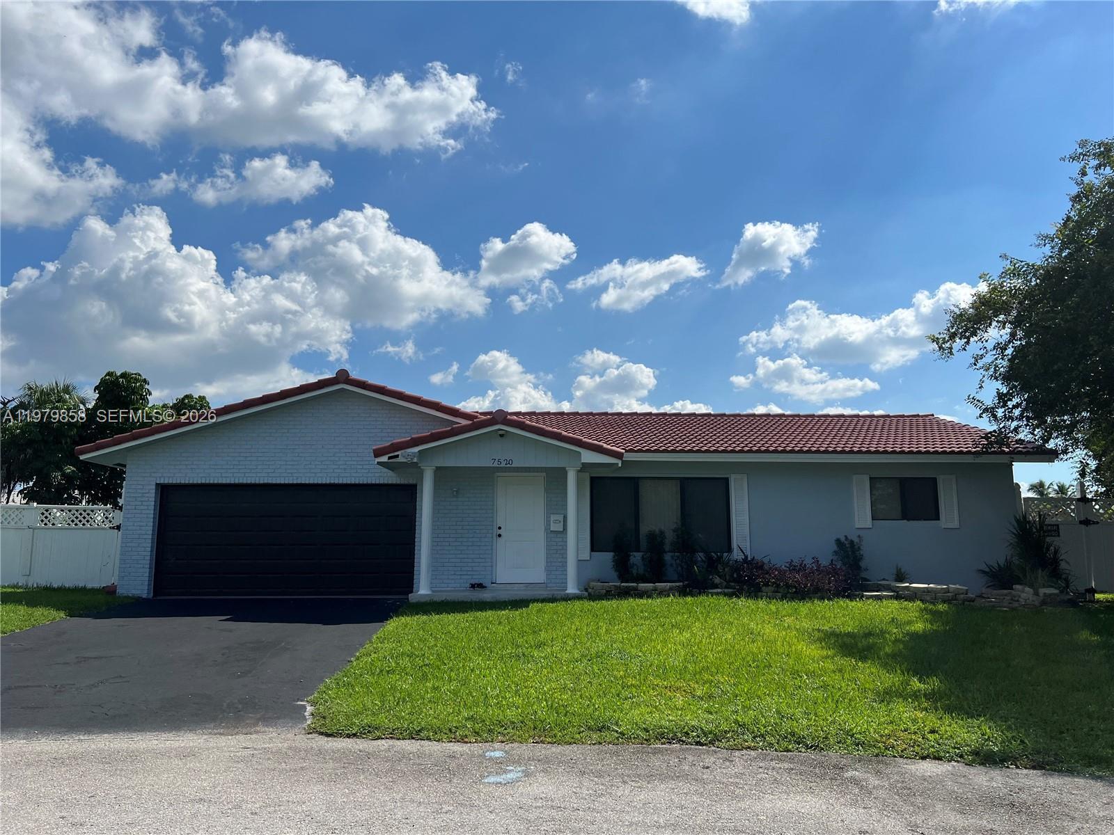 Listing photo 2 for 7520 NW 44th Ct, Coral Springs, FL, 33065