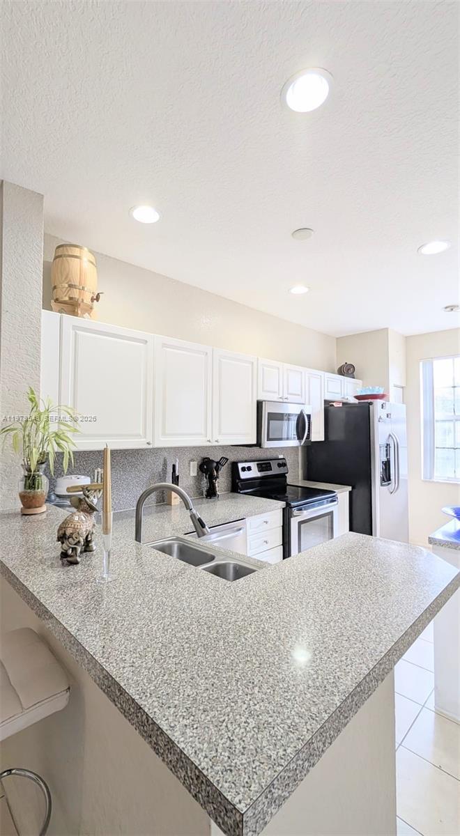 Listing photo 2 for 3930 NW 91st Ter Unit#3930, Sunrise, FL, 33351