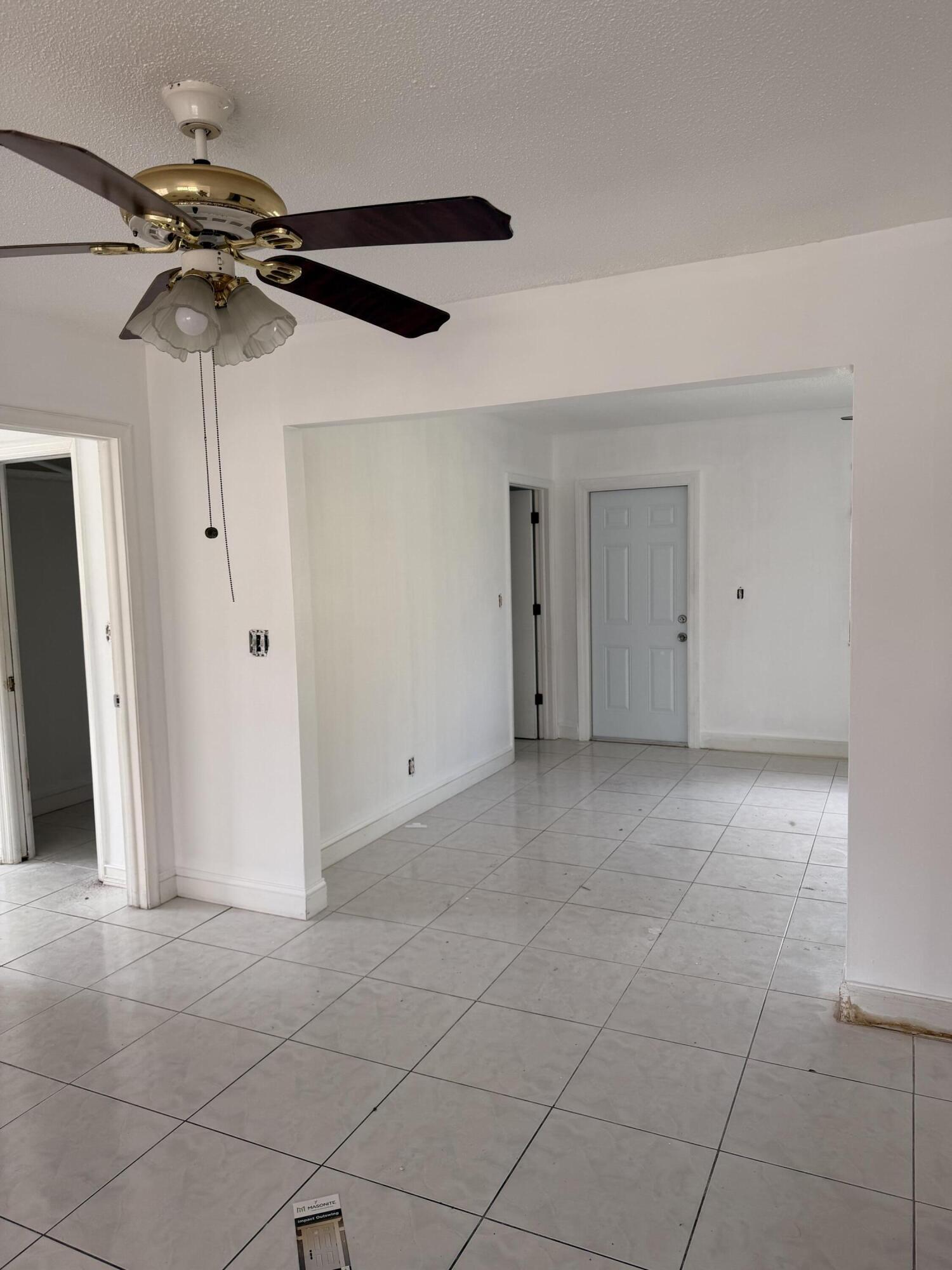 Listing photo 5 for 7421-7425 NW 15th Street, Plantation, FL, 33313