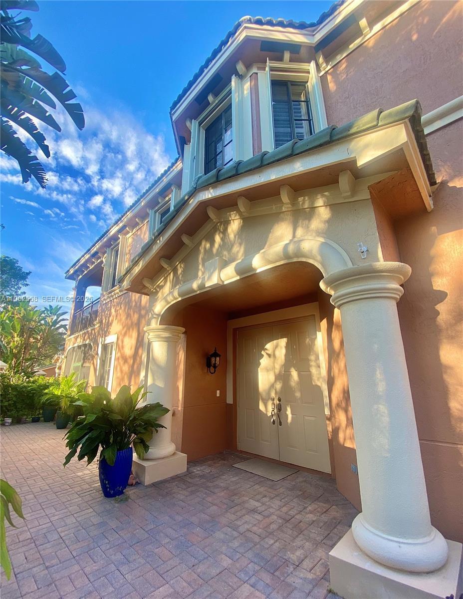 Listing photo 3 for 2816 Kinsington Cir Unit#28-1, Weston, FL, 33332