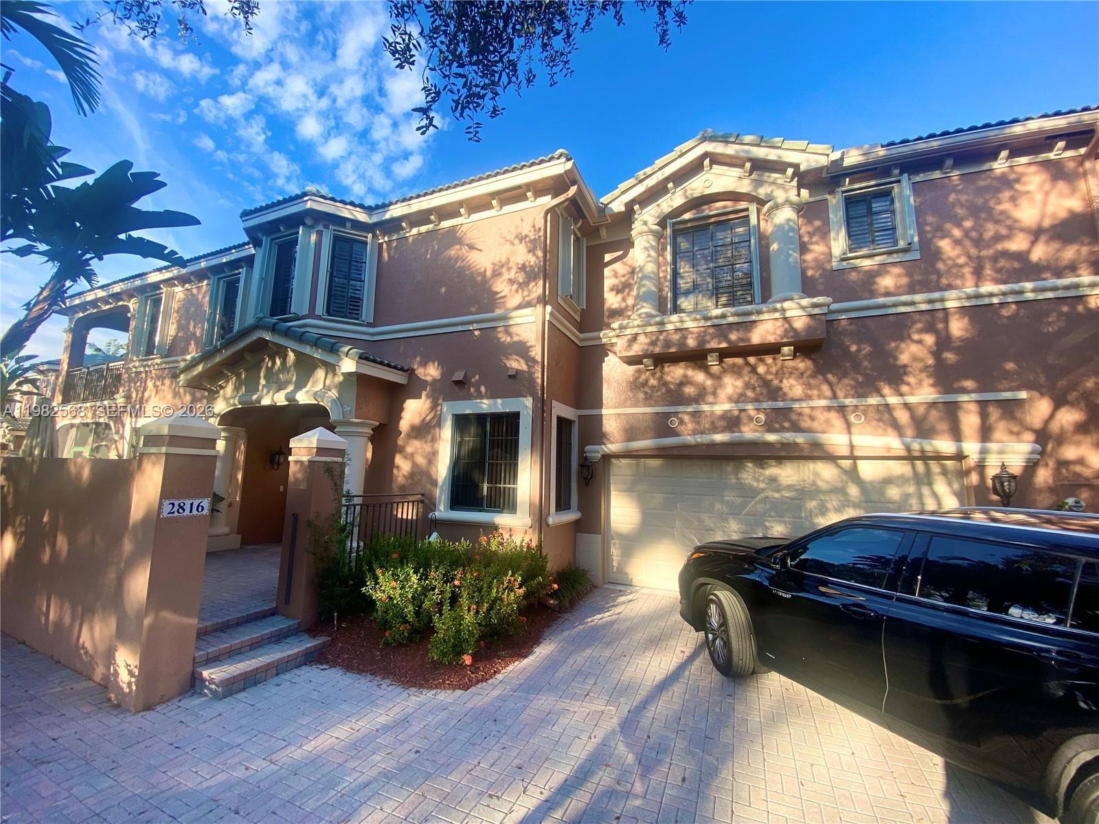 Listing photo 4 for 2816 Kinsington Cir Unit#28-1, Weston, FL, 33332