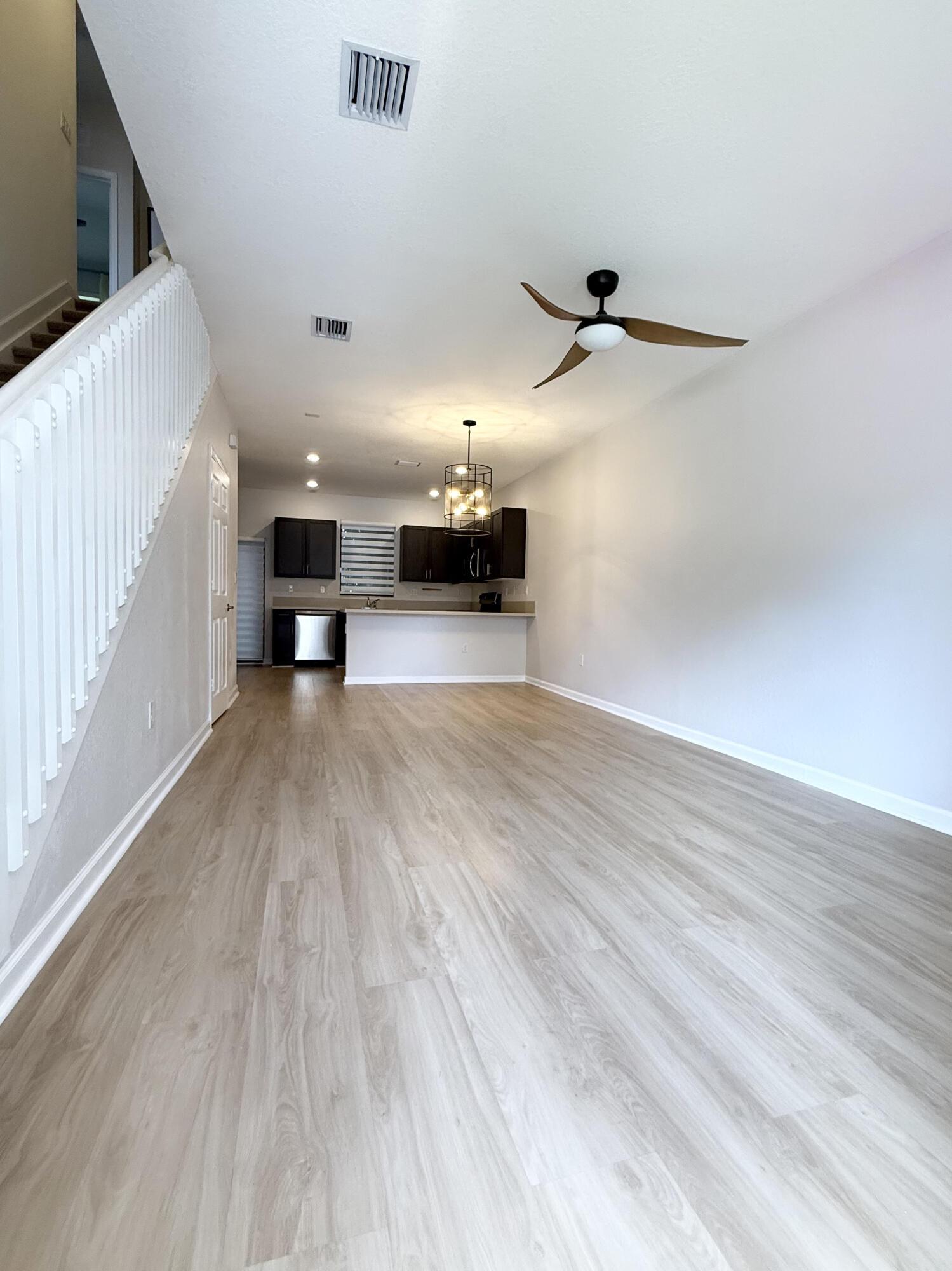 Listing photo 6 for 1513 SW 28th Street, Fort Lauderdale, FL, 33315
