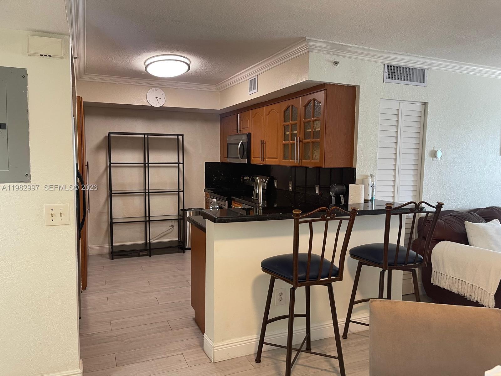 Listing photo 2 for 150 NW 96th Ave Unit#9-203, Pembroke Pines, FL, 33024