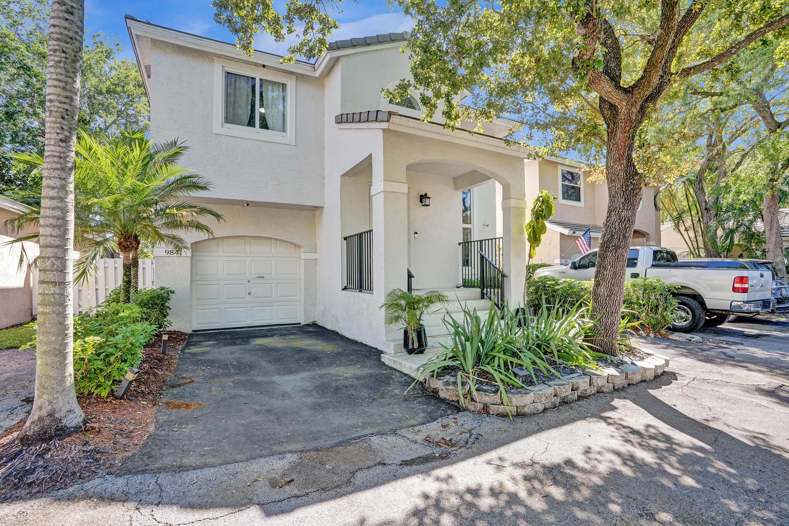Listing photo 4 for 9841 NW 9th Court, Plantation, FL, 33324