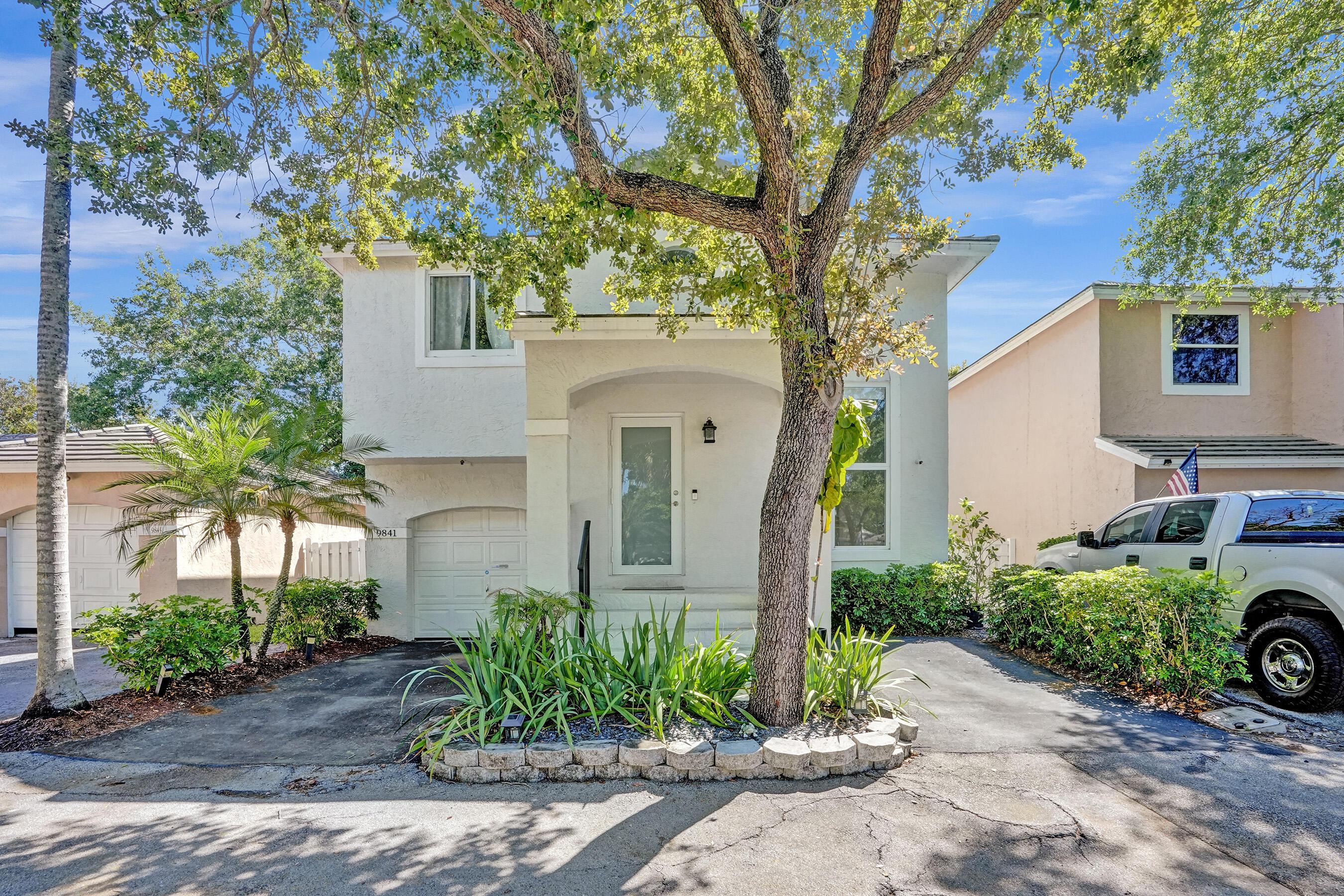Listing photo 5 for 9841 NW 9th Court, Plantation, FL, 33324