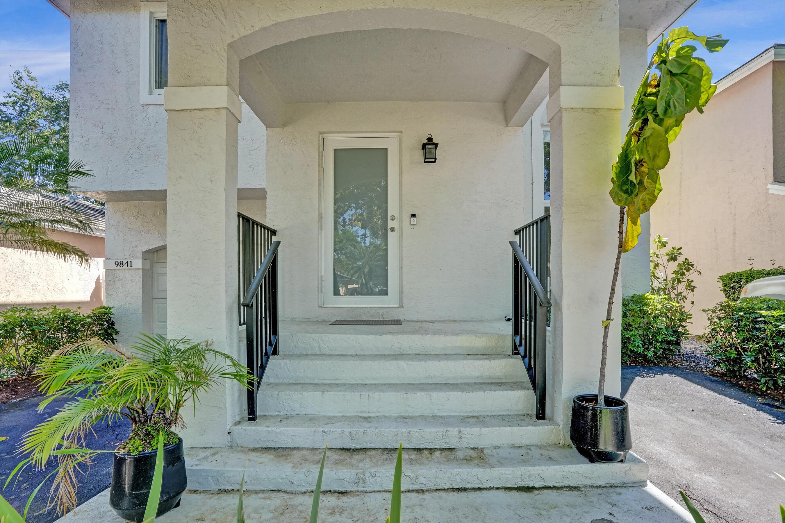 Listing photo 6 for 9841 NW 9th Court, Plantation, FL, 33324