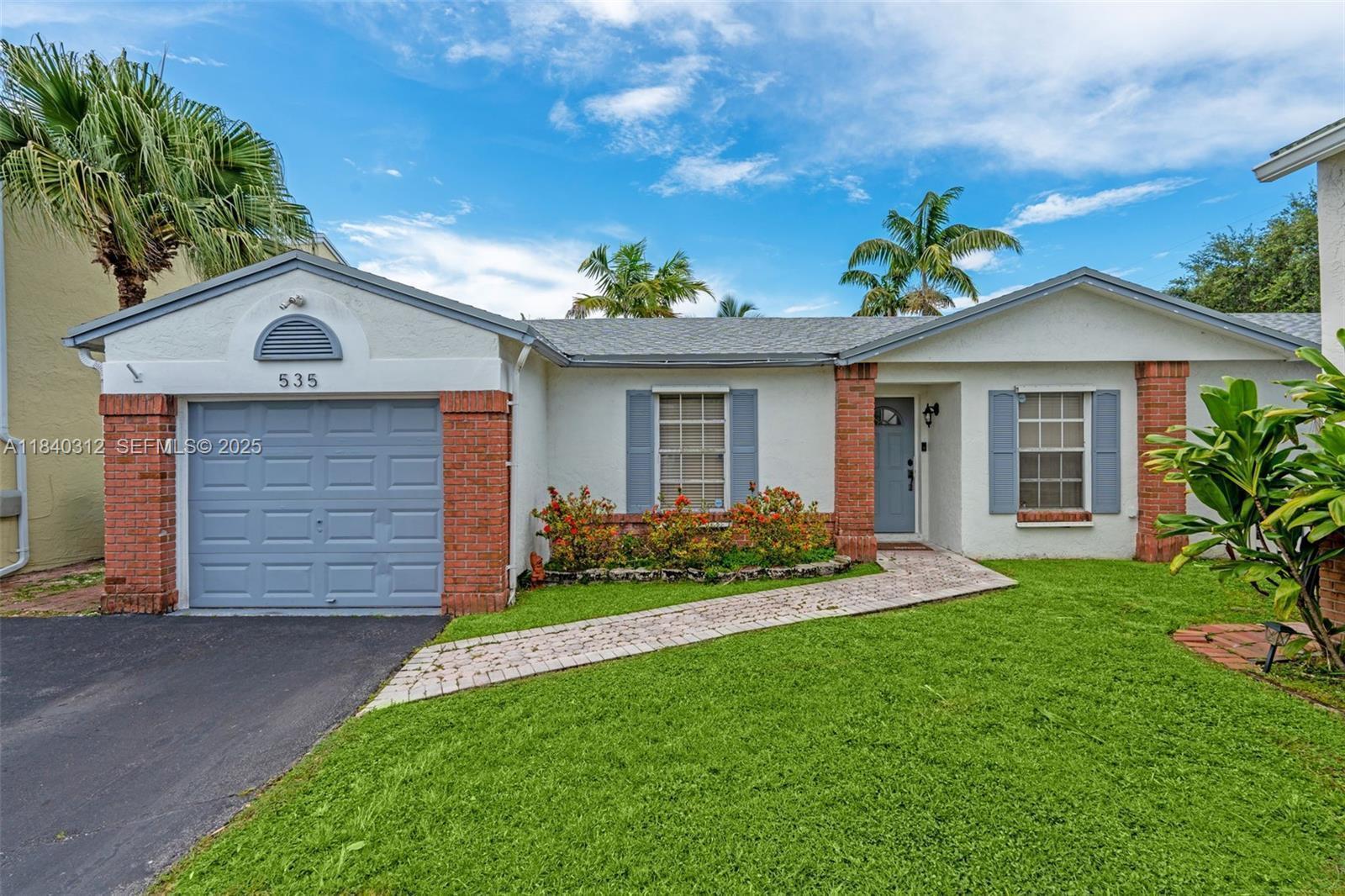 Listing photo 4 for 535 Radford Terrace, Davie, FL, 33325