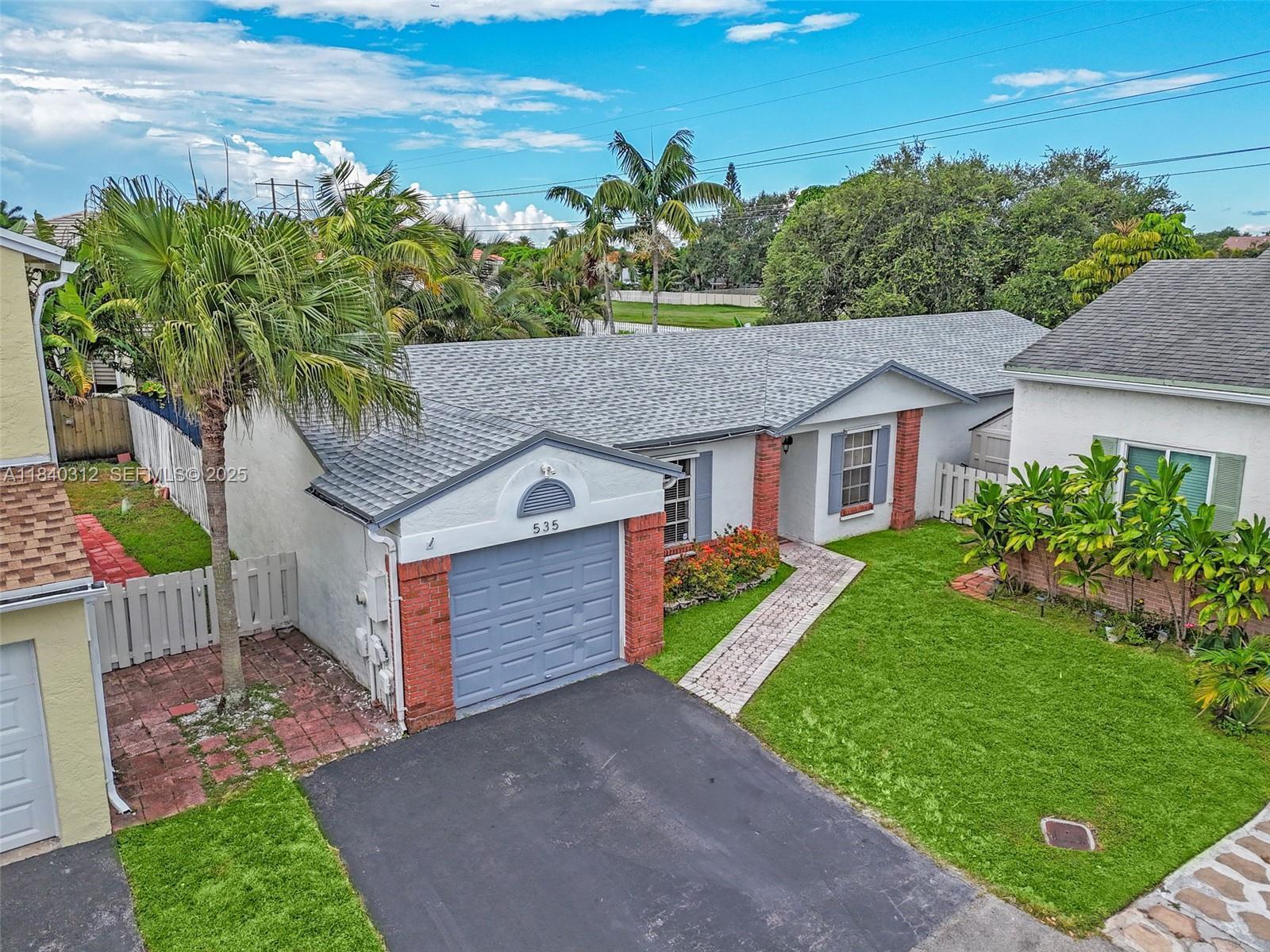 Listing photo 5 for 535 Radford Terrace, Davie, FL, 33325