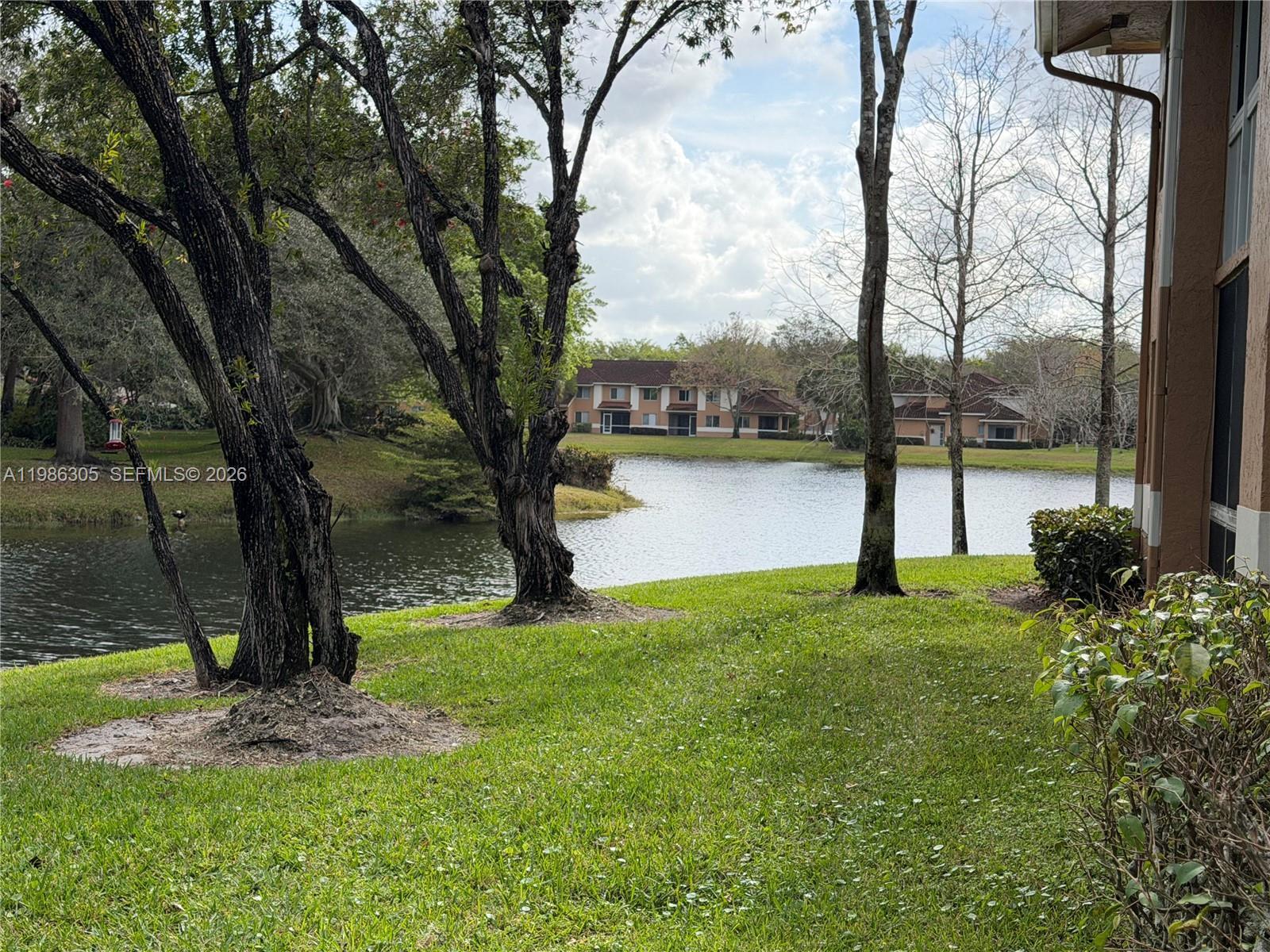 Listing photo 2 for 882 NW 92nd Ave Unit#882, Plantation, FL, 33324