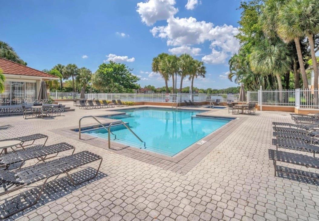 Listing photo 5 for 882 NW 92nd Ave Unit#882, Plantation, FL, 33324