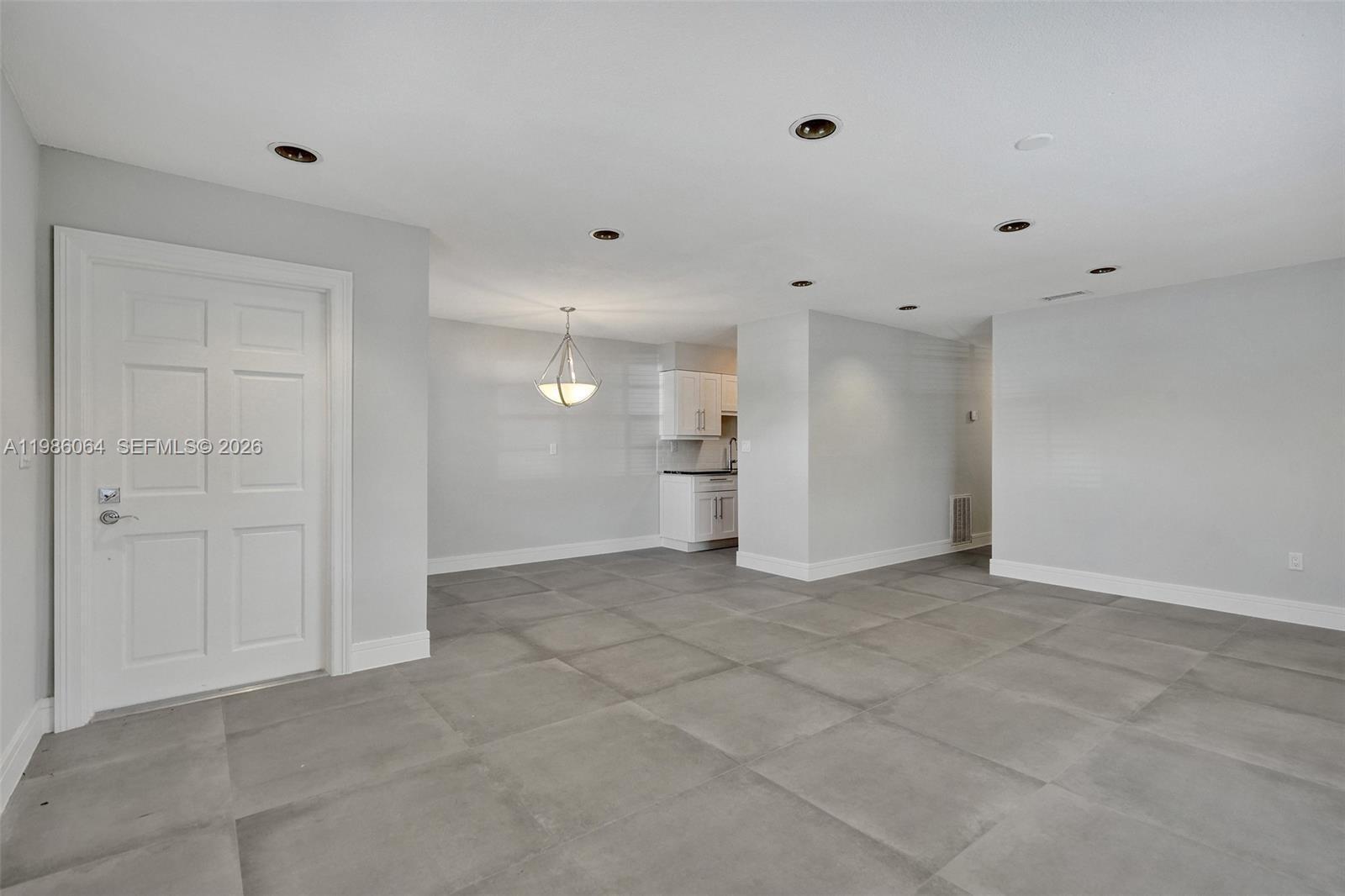 Listing photo 2 for 902 Mandarin Isle Unit#2, Fort Lauderdale, FL, 33315
