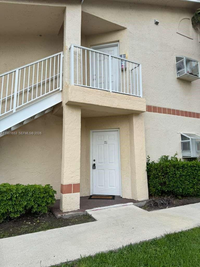Listing photo 2 for 3350 N Pinewalk Dr N Unit#1412, Margate, FL, 33063