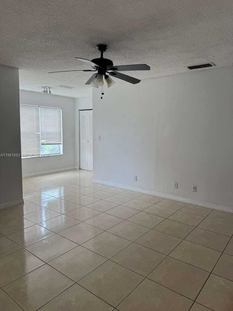 Listing photo 3 for 3350 N Pinewalk Dr N Unit#1412, Margate, FL, 33063
