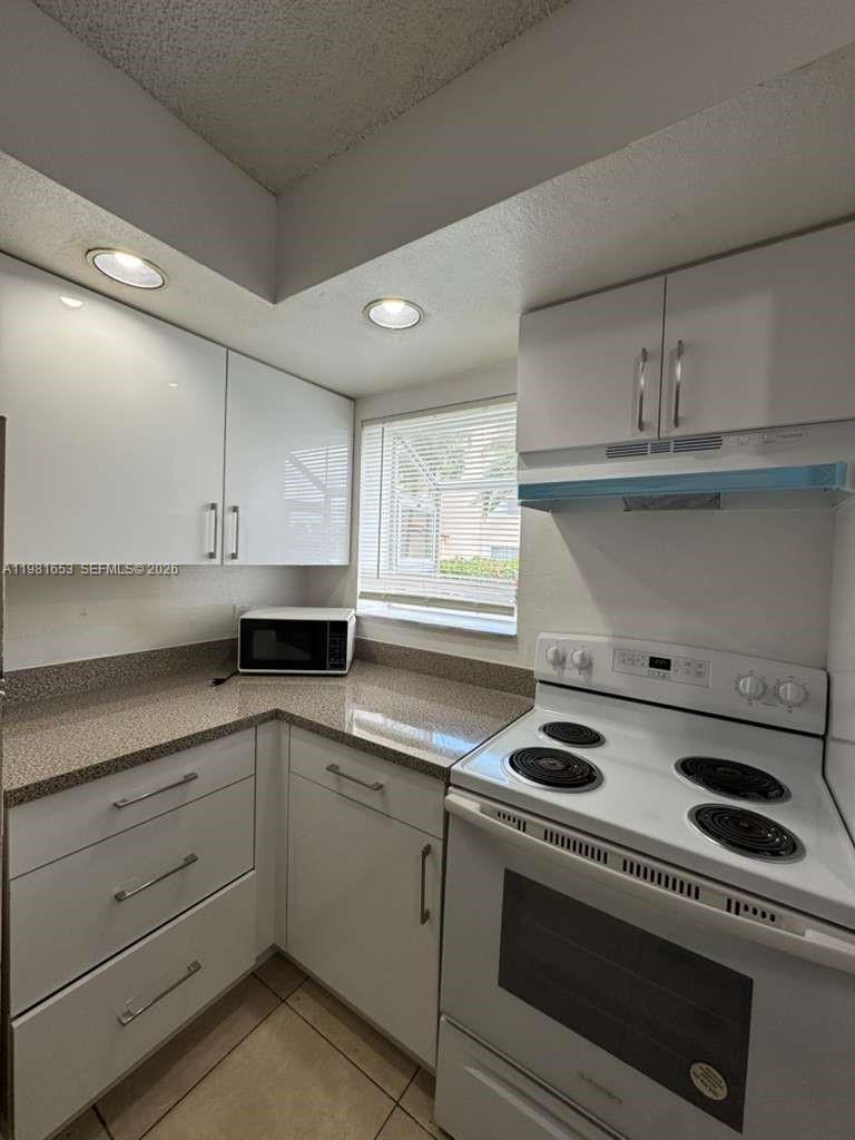 Listing photo 4 for 3350 N Pinewalk Dr N Unit#1412, Margate, FL, 33063
