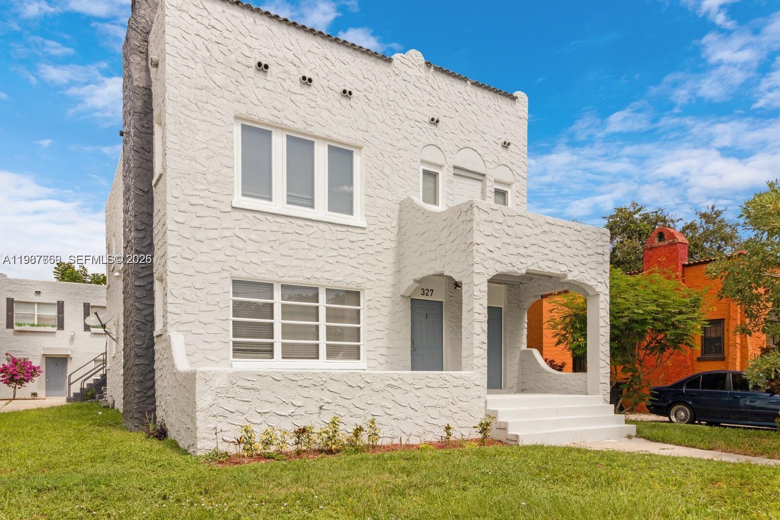 Listing photo 3 for 327 SW 20th St Unit#2, Fort Lauderdale, FL, 33315