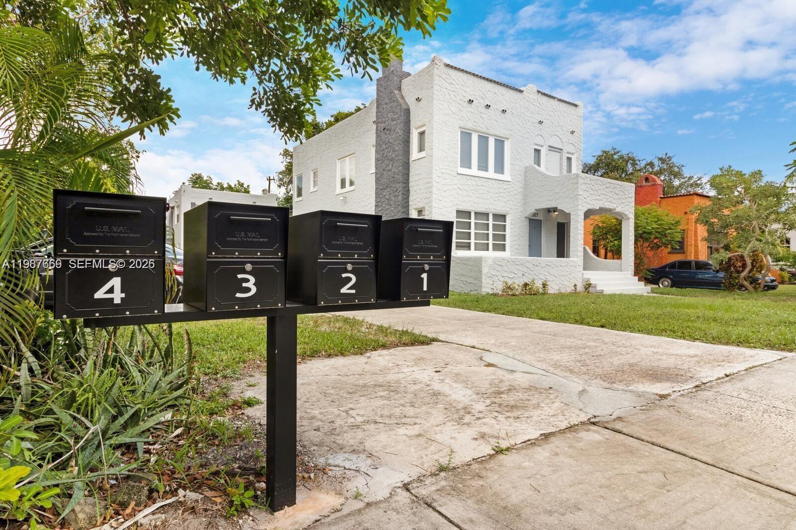Listing photo 4 for 327 SW 20th St Unit#2, Fort Lauderdale, FL, 33315