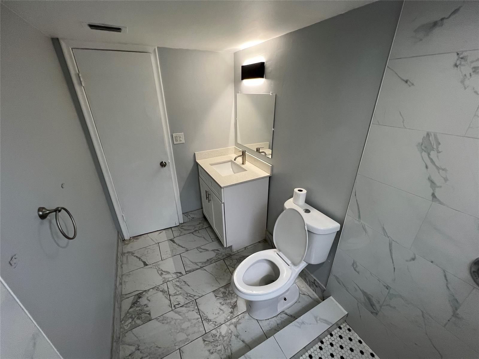 Listing photo 4 for 6840 Pembroke Road, Pembroke Pines, FL, 33023