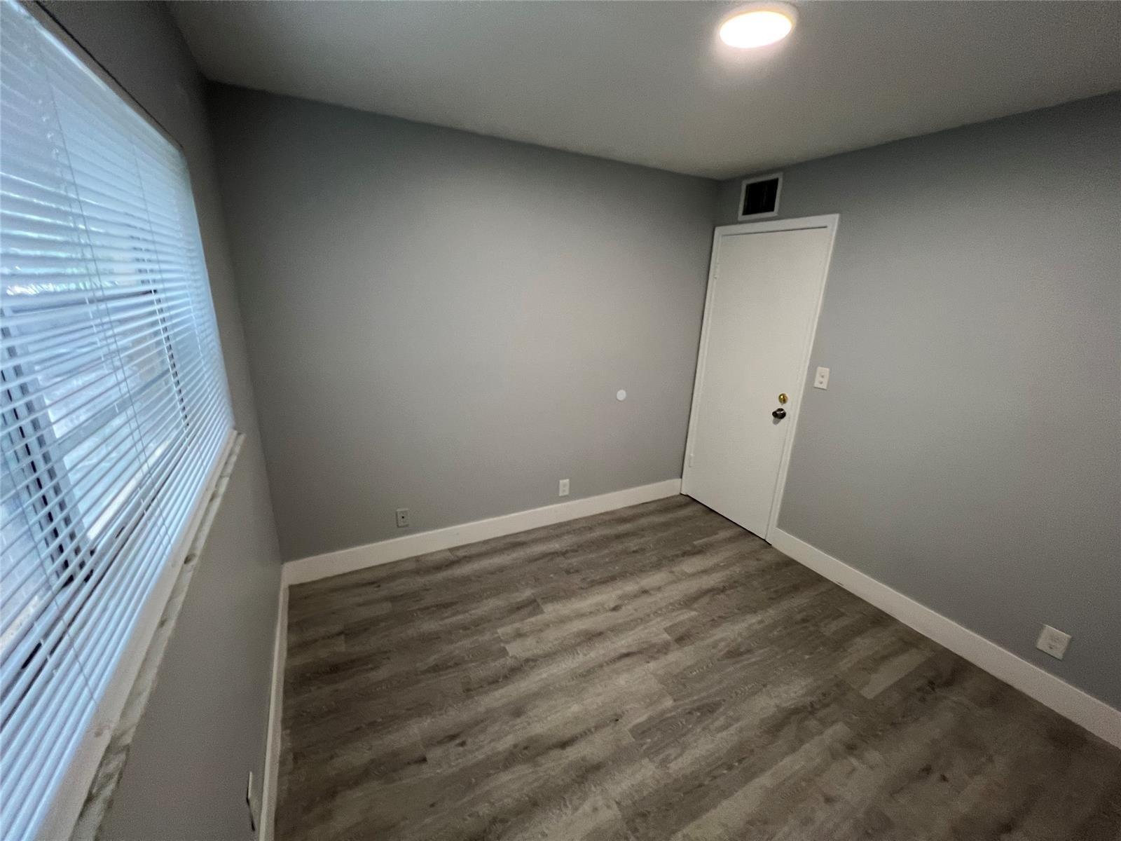 Listing photo 6 for 6840 Pembroke Road, Pembroke Pines, FL, 33023
