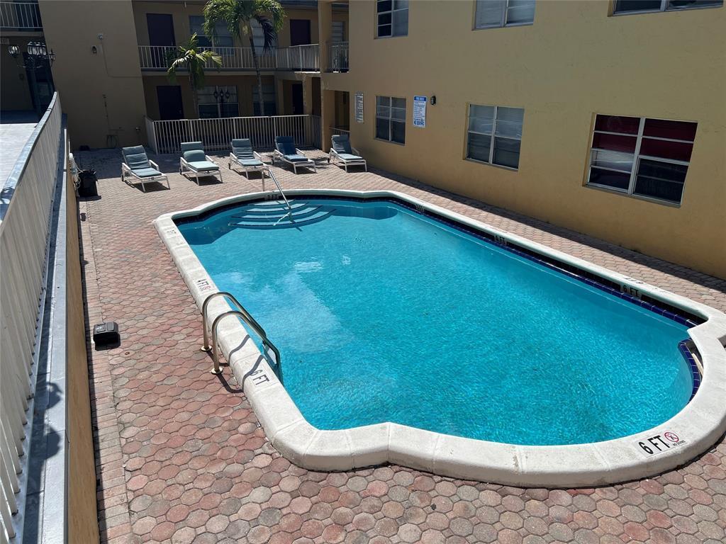 Listing photo 7 for 6840 Pembroke Road, Pembroke Pines, FL, 33023