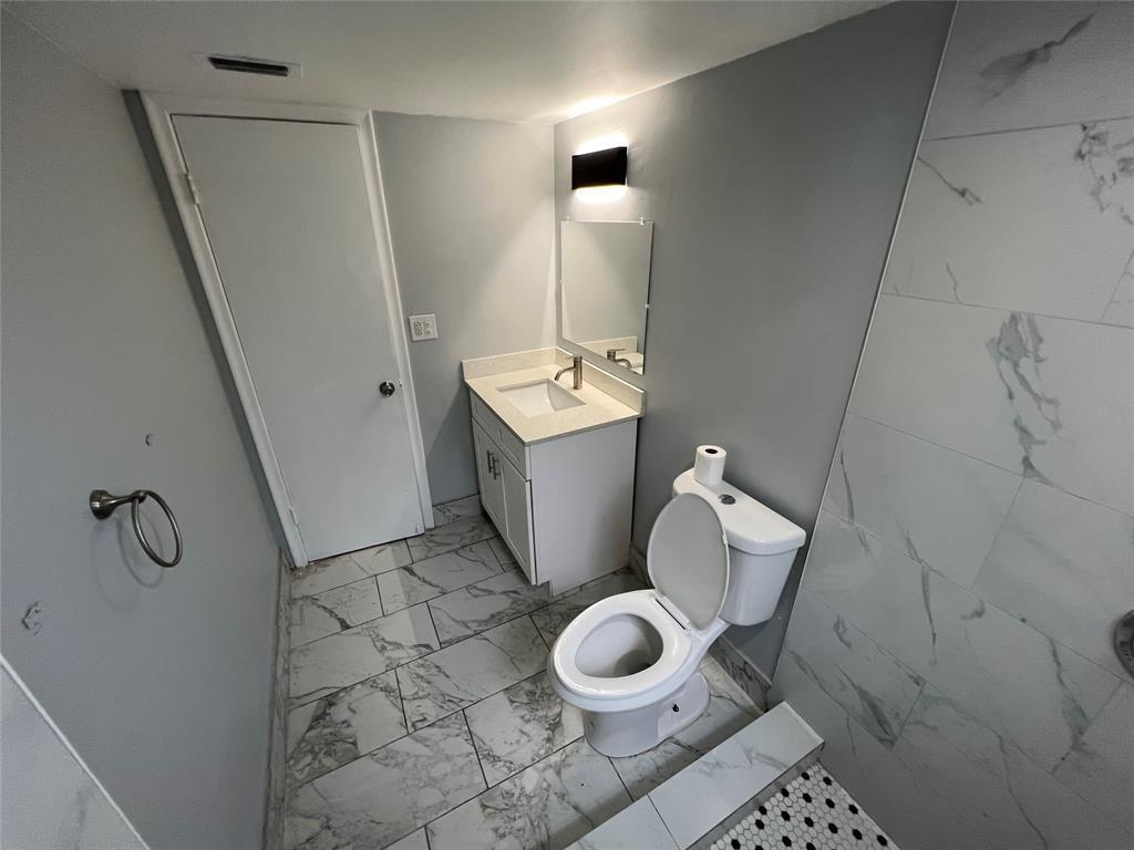 Listing photo 10 for 6840 Pembroke Road, Pembroke Pines, FL, 33023