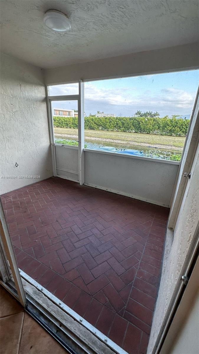 Listing photo 5 for 50 Key West Ct Unit#50, Weston, FL, 33326